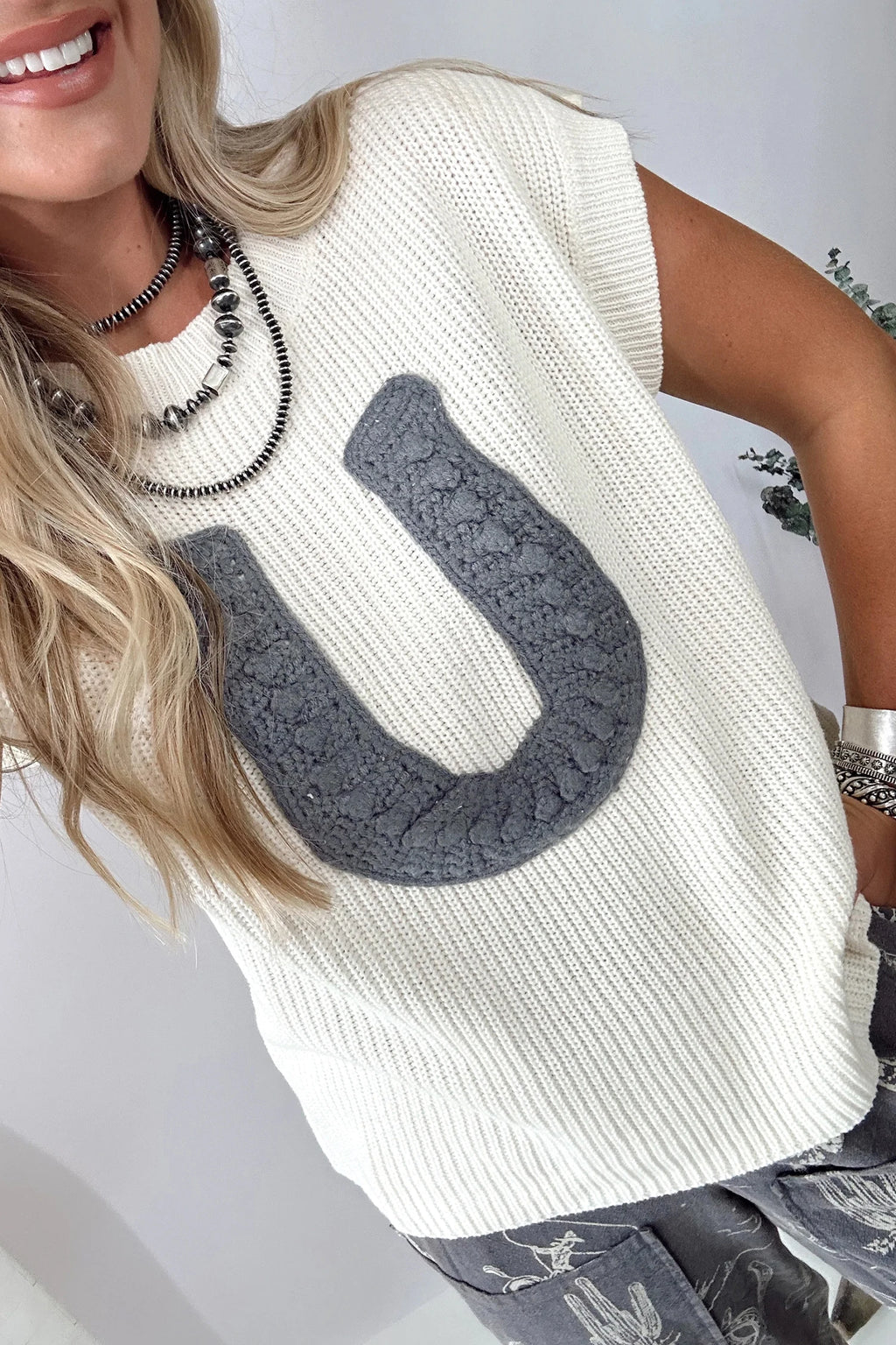 Crochet Horseshoe S/S Knit Sweater - White