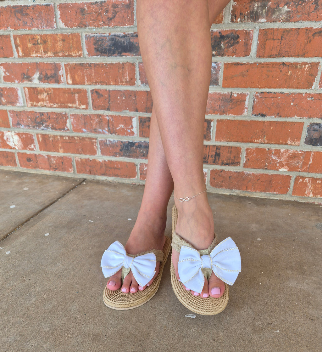 Stitched Bow Straw Woven Flip Flops - White